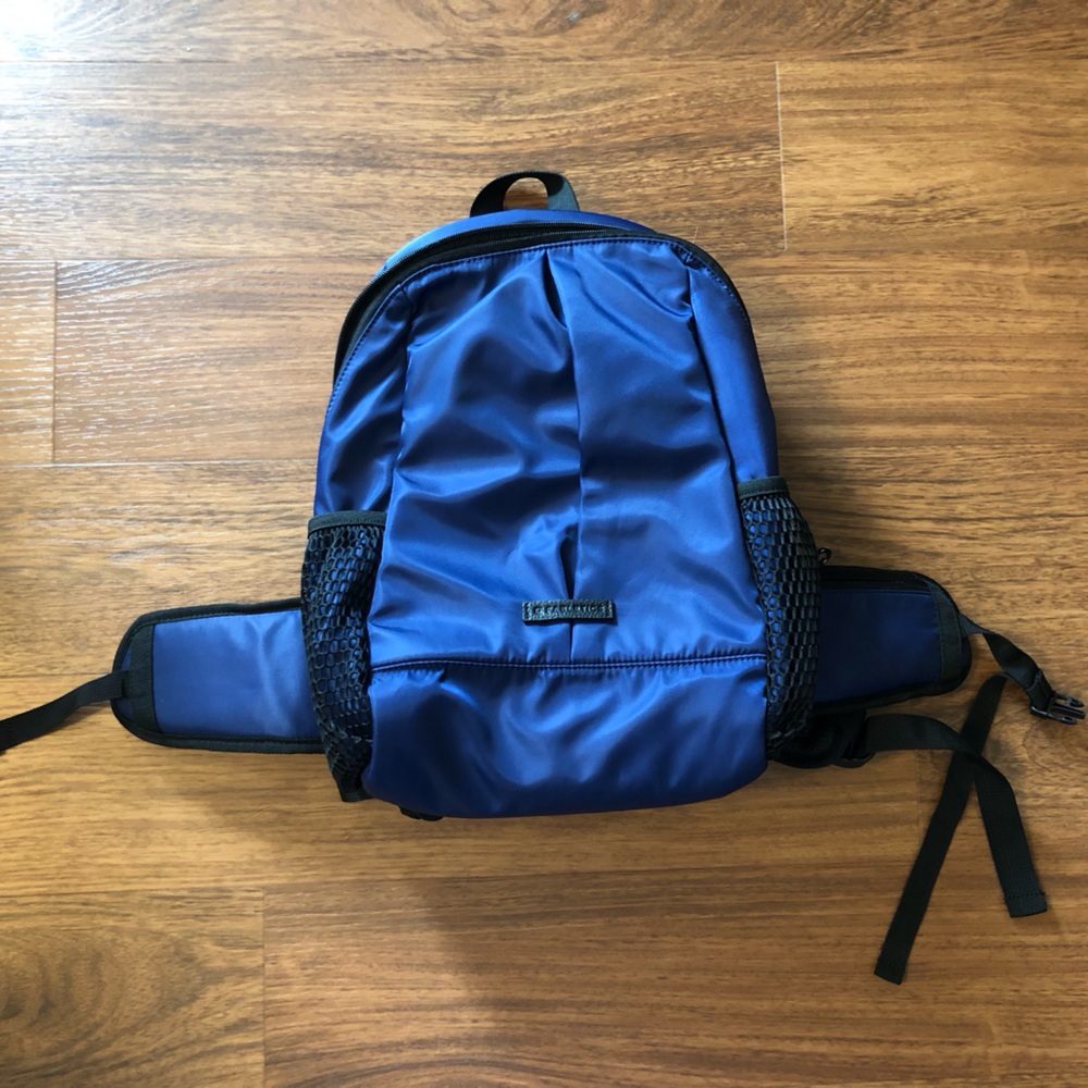 Fabletics backpack, almost new condition, navy & black